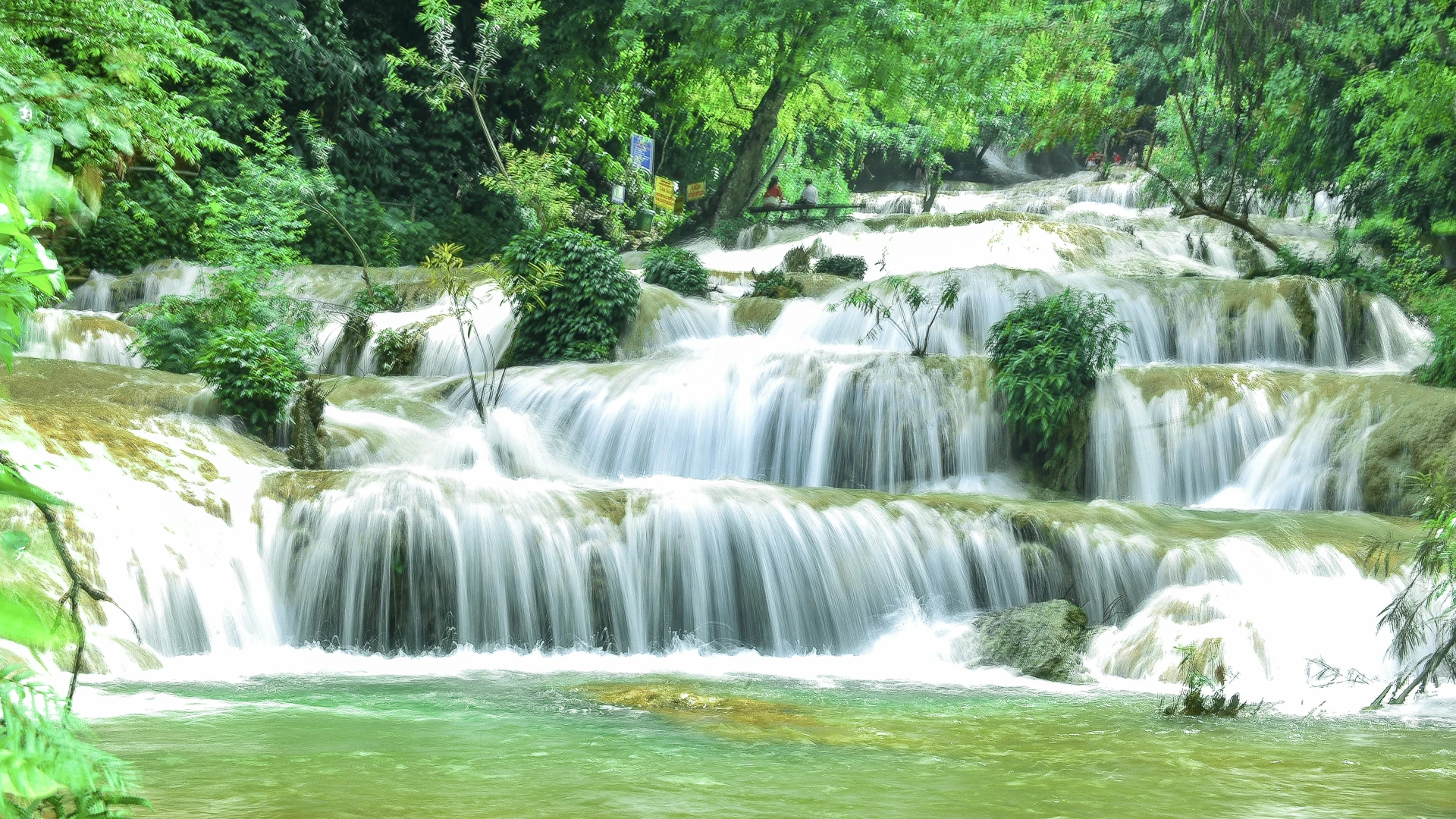 Với vẻ đẹp vừa hùng vĩ, vừa thơ mộng cùng những trải nghiệm văn hóa đậm đà bản sắc, thác Mây không chỉ là điểm đến tránh nóng lý tưởng, mà còn là hành trình để mỗi du khách tìm thấy sự gắn kết với thiên nhiên và con người xứ Thanh.