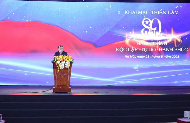TỔNG THUẬT: Khai mạc trọng thể Triển lãm thành tựu đất nước “80 năm hành trình Độc lập - Tự do - Hạnh phúc”- Ảnh 5. Khai mạc trọng thể Triển lãm thành tựu đất nước “80 năm hành trình Độc lập - Tự do - Hạnh phúc”
