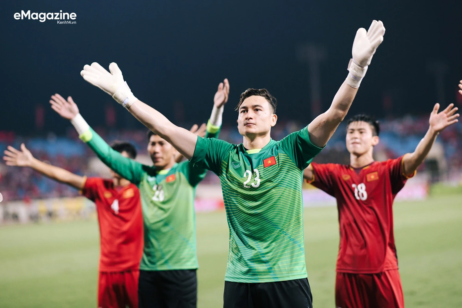 Chúng ta nhỏ bé, nhưng sẽ thật mạnh, nếu biết cùng nhau… ngẩng đầu lên - Ảnh 8. Tinh thần URI và một thế hệ ngẩng đầu