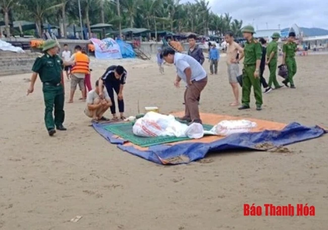 Bị sóng cuốn trong lúc tắm biển, 1 người tử vong