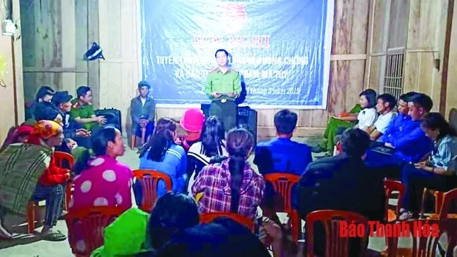 Đẩy mạnh công tác phổ biến, giáo dục pháp luật cho đồng bào vùng dân tộc thiểu số và miền núi