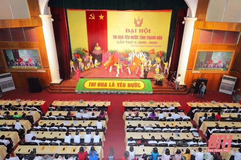 Khen thưởng tập thể, cá nhân trong công tác tổ chức Hội nghị điển hình tiên tiến các cấp và Đại hội Thi đua yêu nước tỉnh Thanh Hóa lần thứ X