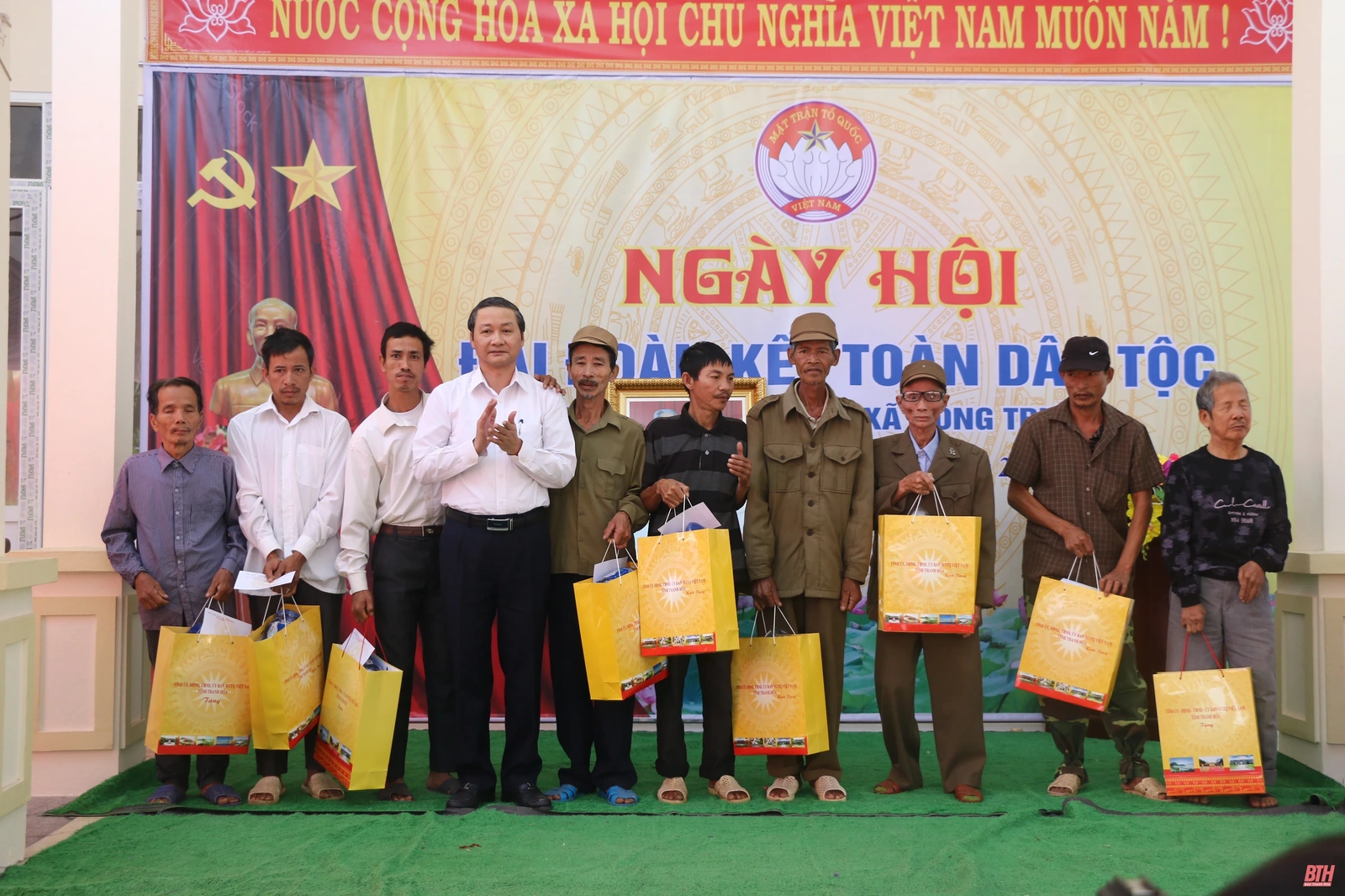 Phó Bí thư Tỉnh uỷ Đỗ Minh Tuấn dự Ngày hội Đại đoàn kết toàn dân tộc tại huyện Triệu Sơn