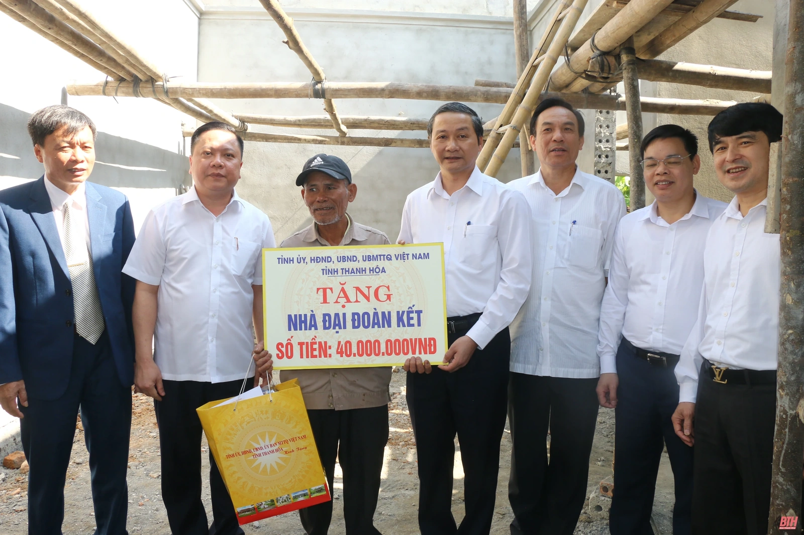 Phó Bí thư Tỉnh uỷ Đỗ Minh Tuấn dự Ngày hội Đại đoàn kết toàn dân tộc tại huyện Triệu Sơn