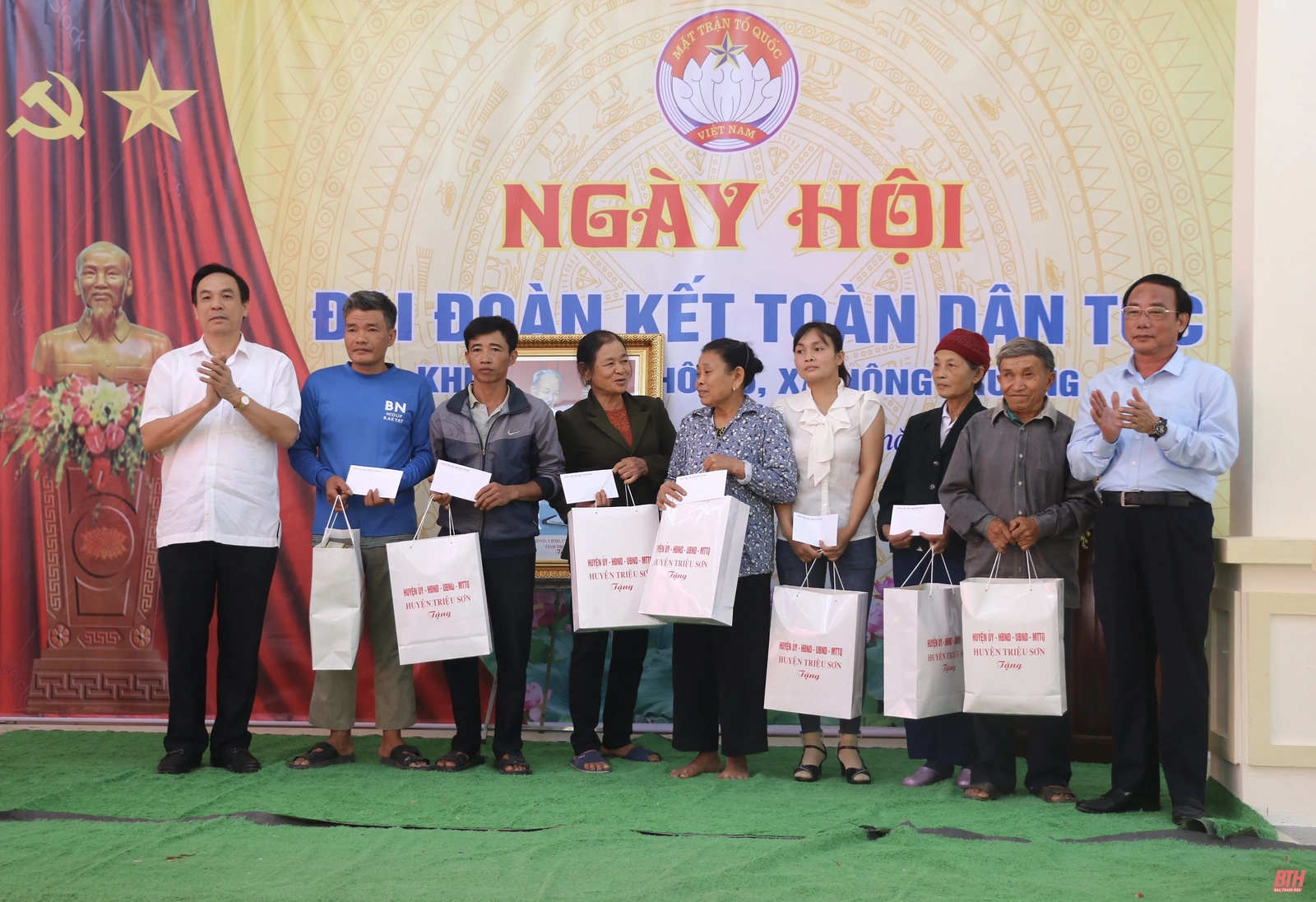 Phó Bí thư Tỉnh uỷ Đỗ Minh Tuấn dự Ngày hội Đại đoàn kết toàn dân tộc tại huyện Triệu Sơn