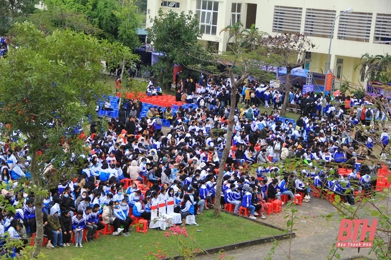 Hơn 3.000 học sinh Thanh Hóa tham gia Chương trình Tư vấn tuyển sinh – hướng nghiệp 2021