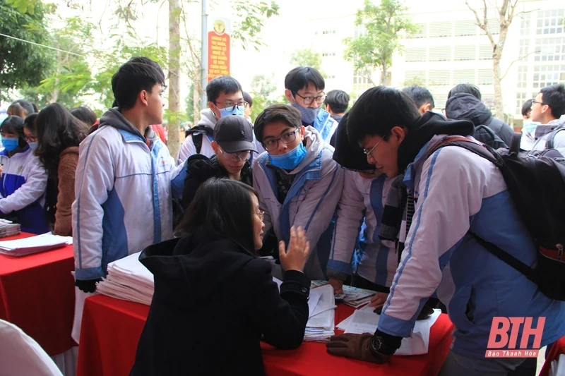 Hơn 3.000 học sinh Thanh Hóa tham gia Chương trình Tư vấn tuyển sinh – hướng nghiệp 2021