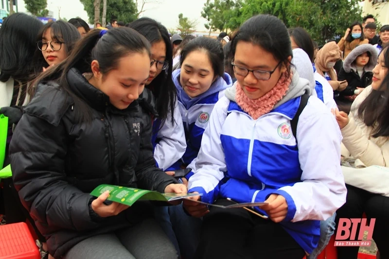 Hơn 3.000 học sinh Thanh Hóa tham gia Chương trình Tư vấn tuyển sinh – hướng nghiệp 2021