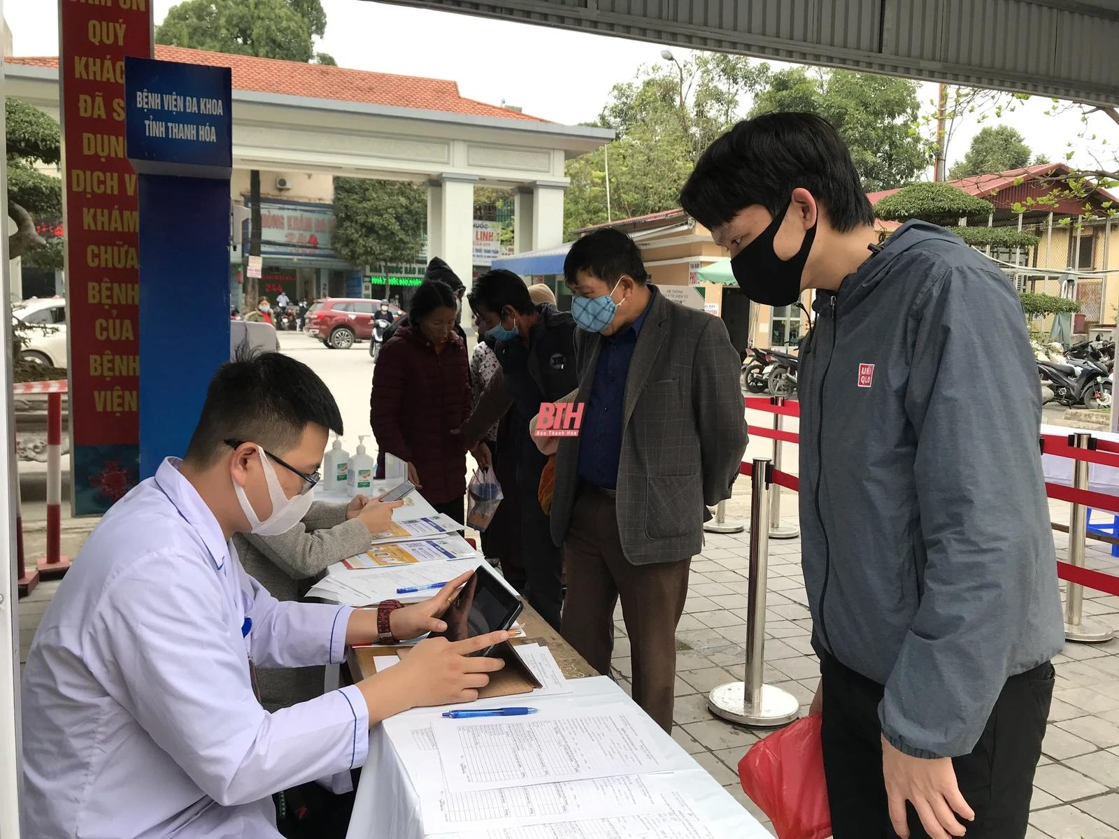 Triển khai thực hiện khai báo y tế bằng quét mã QR Code tại Bệnh viện Đa khoa tỉnh Thanh Hóa