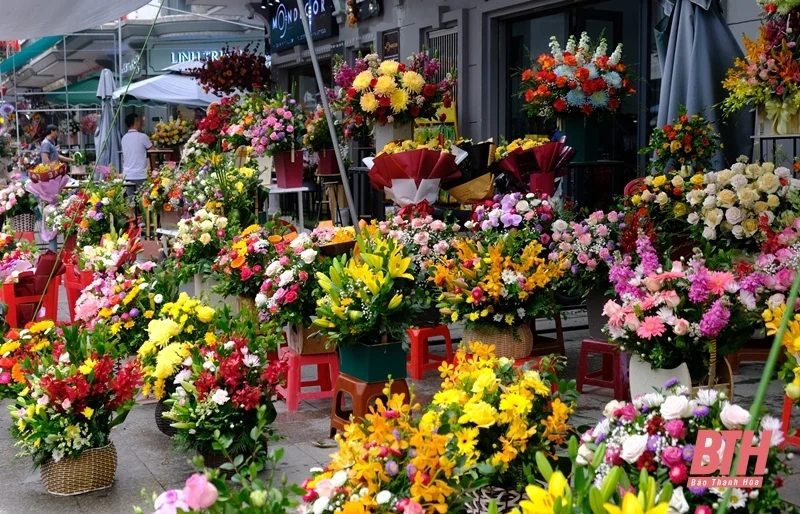 Đa dạng thị trường quà tặng 8-3