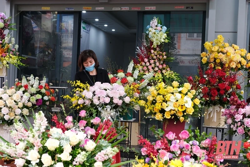 Đa dạng thị trường quà tặng 8-3