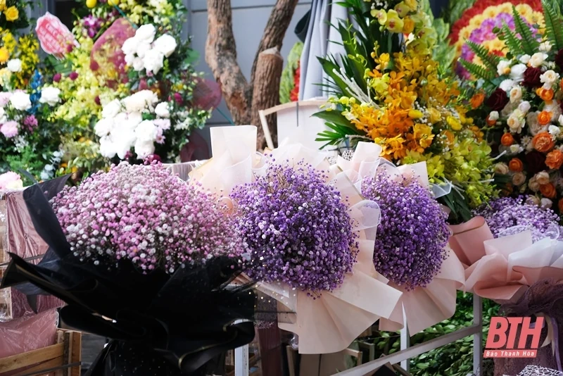 Đa dạng thị trường quà tặng 8-3