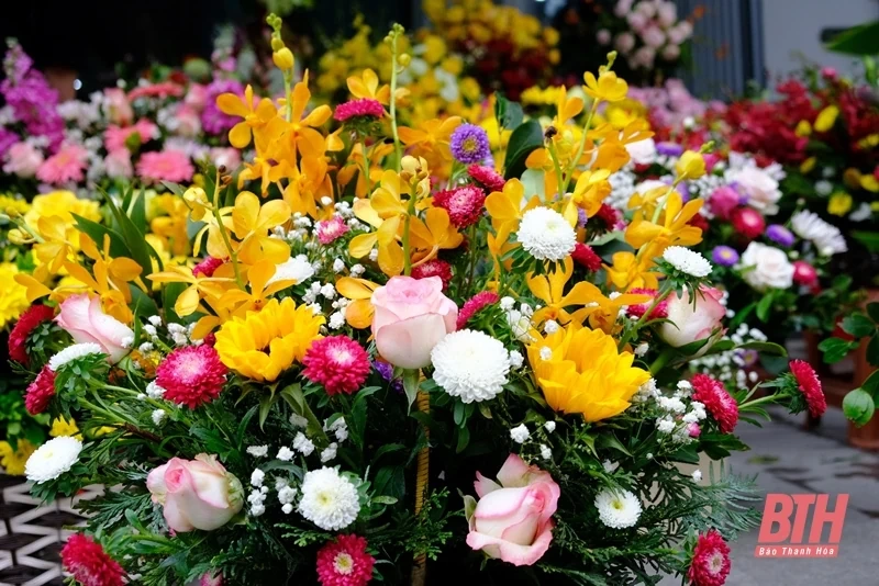 Đa dạng thị trường quà tặng 8-3