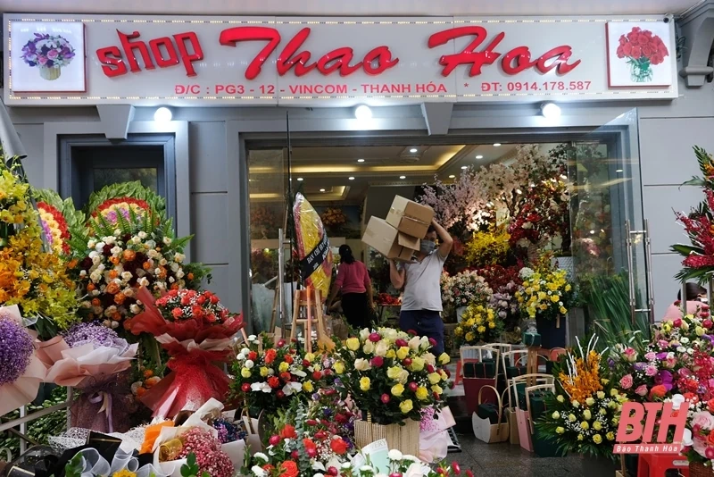 Đa dạng thị trường quà tặng 8-3