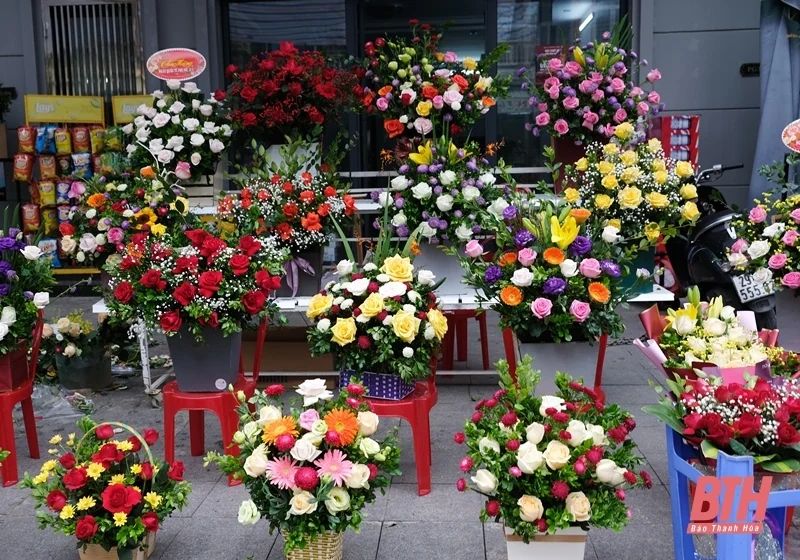 Đa dạng thị trường quà tặng 8-3