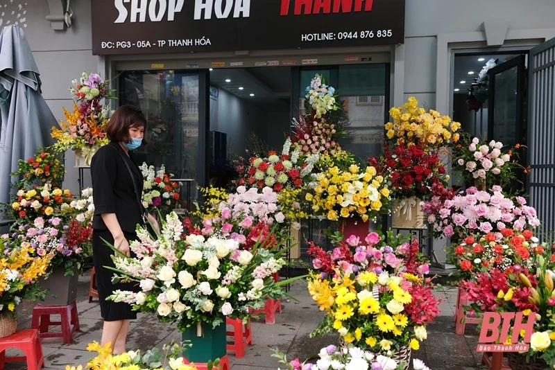 Đa dạng thị trường quà tặng 8-3