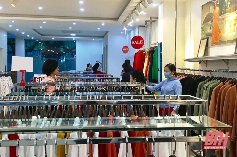 Đa dạng thị trường quà tặng 8-3