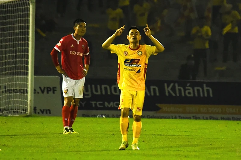 Các cầu thủ Đông Á Thanh Hóa được thưởng 1,2 tỷ đồng sau chiến thắng trước Hồng Lĩnh Hà Tĩnh