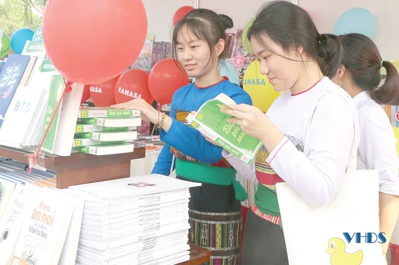 Đọc sách thời @: Sách giấy hay điện tử?