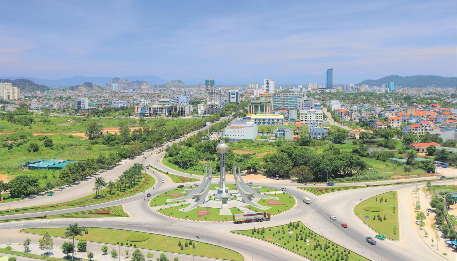 Phát huy tinh thần Cách mạng Tháng Tám và Quốc khánh mùng 2-9, quyết tâm thực hiện thành công “mục tiêu kép”, xây dựng Thanh Hóa thành “vùng xanh” bền vững của đất nước
