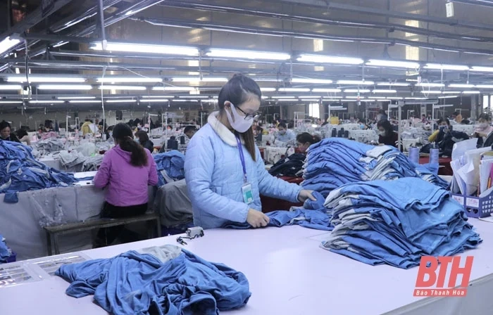 Xuất khẩu vượt khó, xác lập “đỉnh” mới