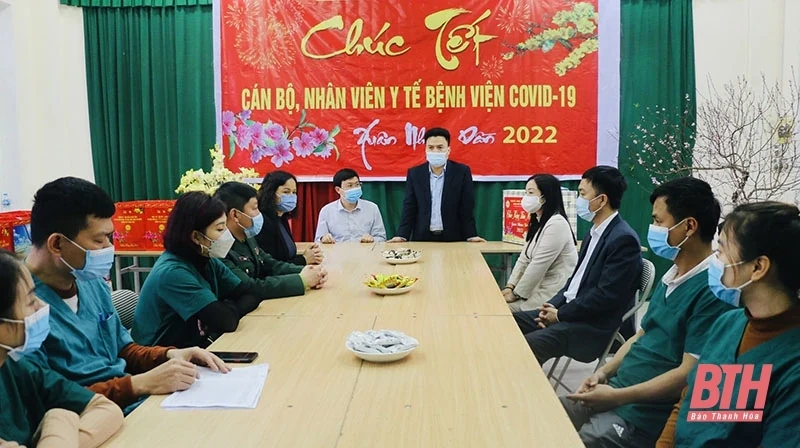 Lãnh đạo TP Thanh Hoá thăm, chúc tết Khu điều trị, cách ly bệnh nhân COVID-19 số 1