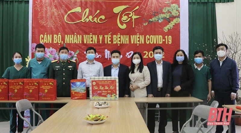 Lãnh đạo TP Thanh Hoá thăm, chúc tết Khu điều trị, cách ly bệnh nhân COVID-19 số 1