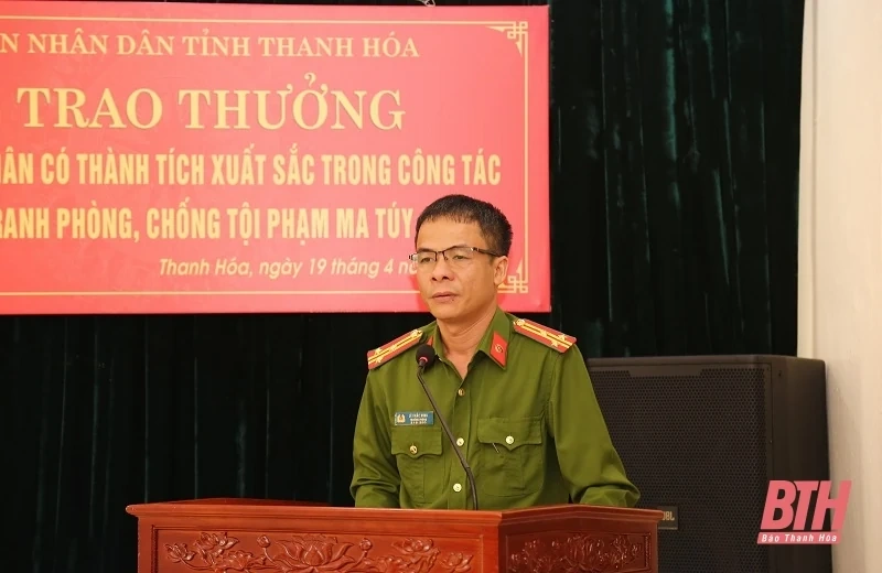 Trao thưởng cho tập thể, cá nhân có thành tích xuất sắc trong đấu tranh phòng, chống tội phạm ma túy