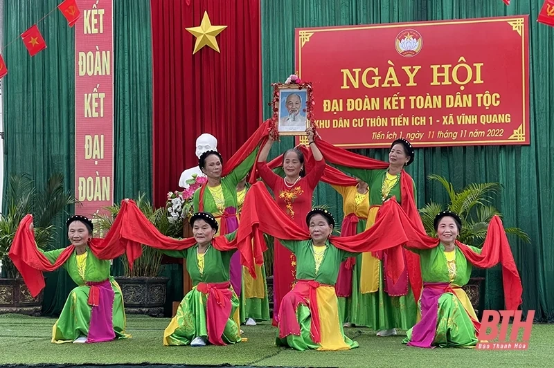 Đồng chí Bí thư Đảng ủy Khối Cơ quan và Doanh nghiệp tỉnh dự Ngày hội Đại đoàn kết tại khu dân cư thôn Tiến Ích 1
