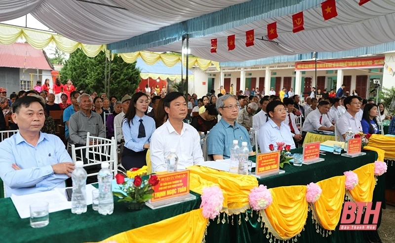 Đồng chí Bí thư Đảng ủy Khối Cơ quan và Doanh nghiệp tỉnh dự Ngày hội Đại đoàn kết tại khu dân cư thôn Tiến Ích 1