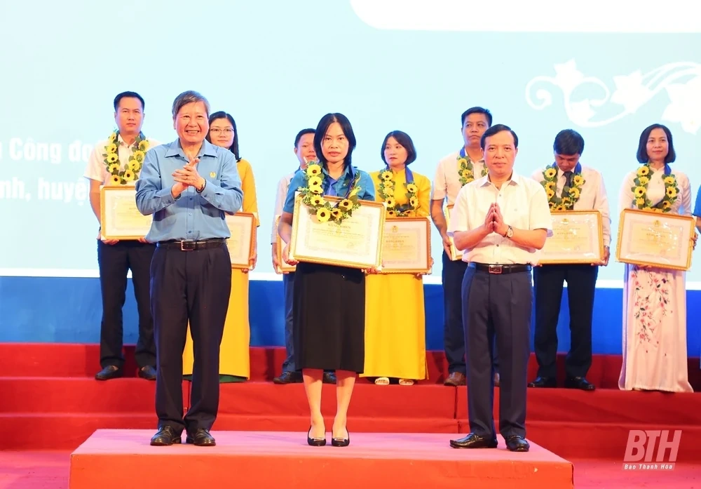 Thanh Hóa tôn vinh, biểu dương điển hình tiên tiến trong Chương trình “1 triệu sáng kiến - nỗ lực vượt khó, sáng tạo, quyết tâm chiến thắng đại dịch COVID-19”