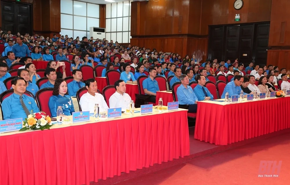 Thanh Hóa tôn vinh, biểu dương điển hình tiên tiến trong Chương trình “1 triệu sáng kiến - nỗ lực vượt khó, sáng tạo, quyết tâm chiến thắng đại dịch COVID-19”