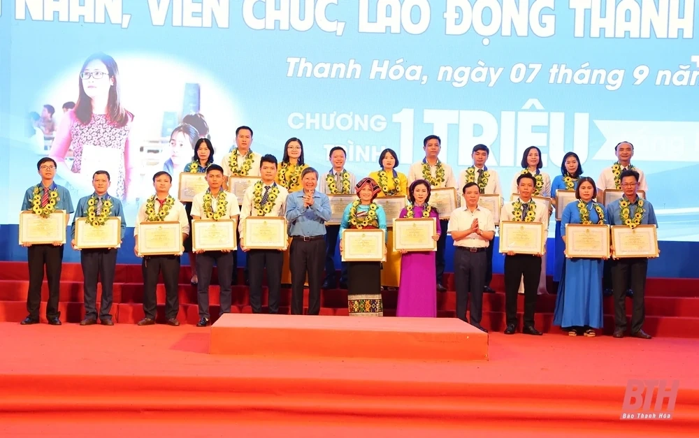 Thanh Hóa tôn vinh, biểu dương điển hình tiên tiến trong Chương trình “1 triệu sáng kiến - nỗ lực vượt khó, sáng tạo, quyết tâm chiến thắng đại dịch COVID-19”