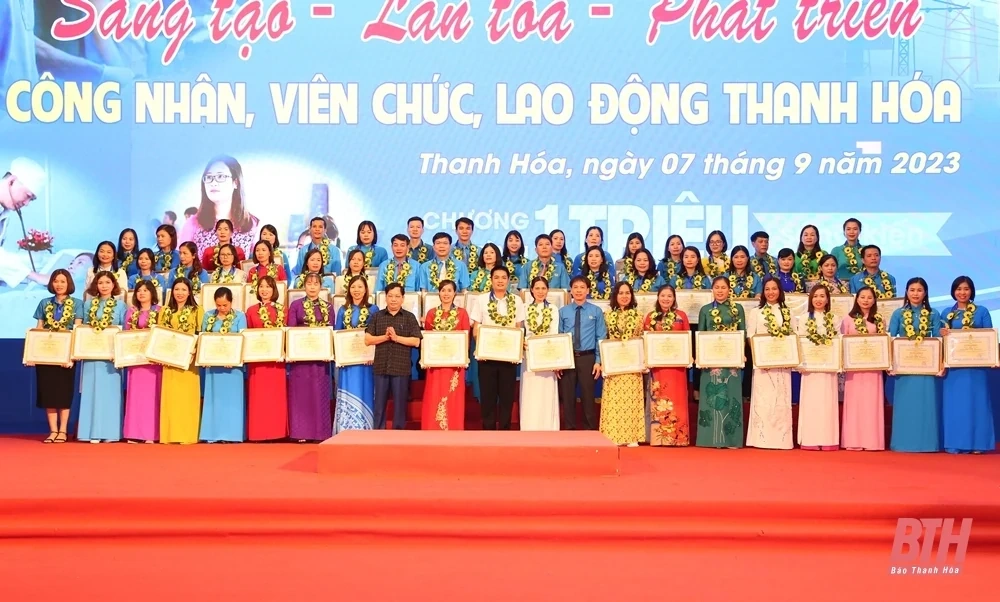 Thanh Hóa tôn vinh, biểu dương điển hình tiên tiến trong Chương trình “1 triệu sáng kiến - nỗ lực vượt khó, sáng tạo, quyết tâm chiến thắng đại dịch COVID-19”