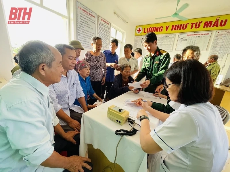 Chương trình khám bệnh miễn phí và tặng quà tại xã Nga An: Thắm tình quân - dân