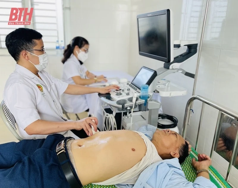 Chương trình khám bệnh miễn phí và tặng quà tại xã Nga An: Thắm tình quân - dân