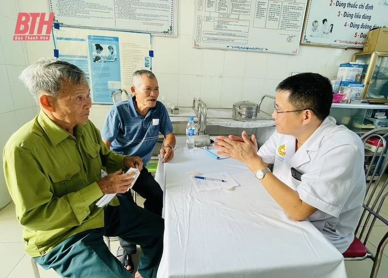 Chương trình khám bệnh miễn phí và tặng quà tại xã Nga An: Thắm tình quân - dân