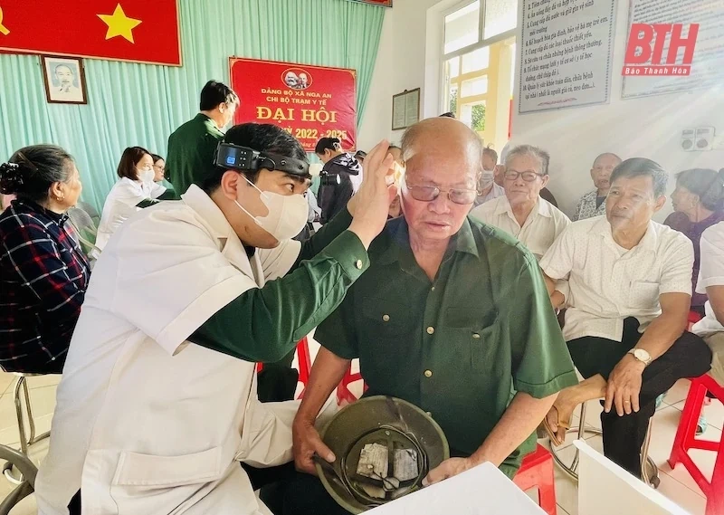 Chương trình khám bệnh miễn phí và tặng quà tại xã Nga An: Thắm tình quân - dân