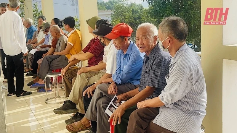 Chương trình khám bệnh miễn phí và tặng quà tại xã Nga An: Thắm tình quân - dân