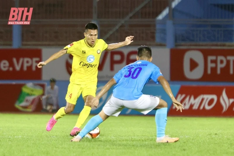 Thắng thuyết phục chủ nhà Khánh Hòa, Đông Á Thanh Hóa vươn lên vị trí thứ 2