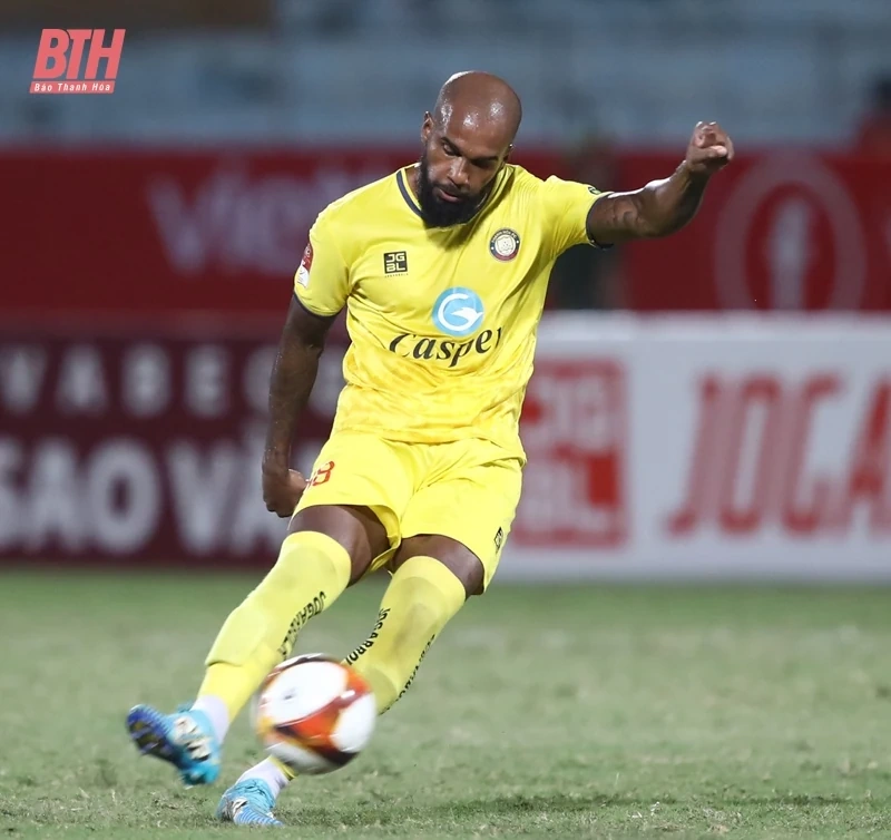 Thắng thuyết phục chủ nhà Khánh Hòa, Đông Á Thanh Hóa vươn lên vị trí thứ 2