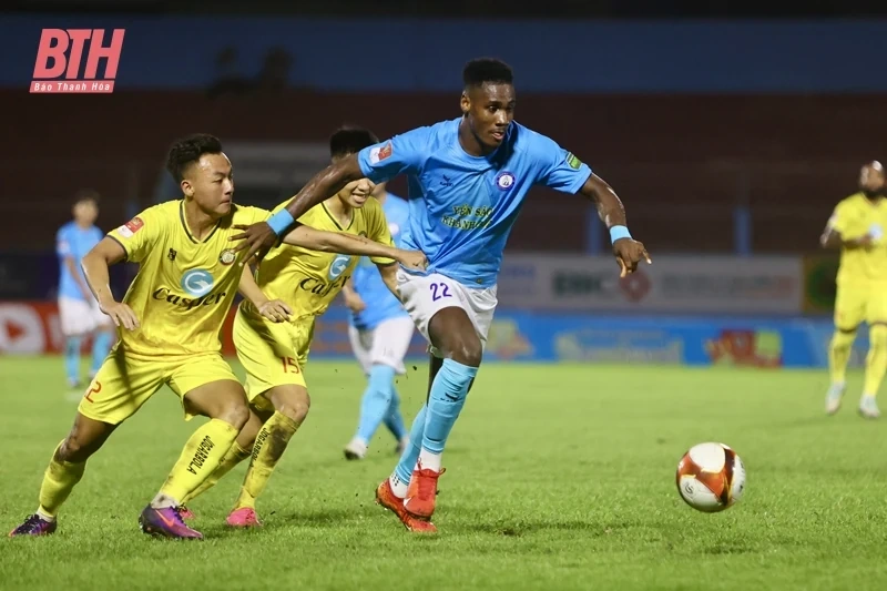 Thắng thuyết phục chủ nhà Khánh Hòa, Đông Á Thanh Hóa vươn lên vị trí thứ 2