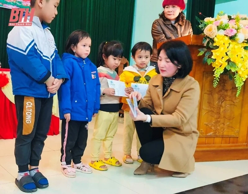 Vận động gần 6,9 tỷ đồng trao quà tết cho hội viên, phụ nữ nghèo, gia đình chính sách, trẻ mồ côi