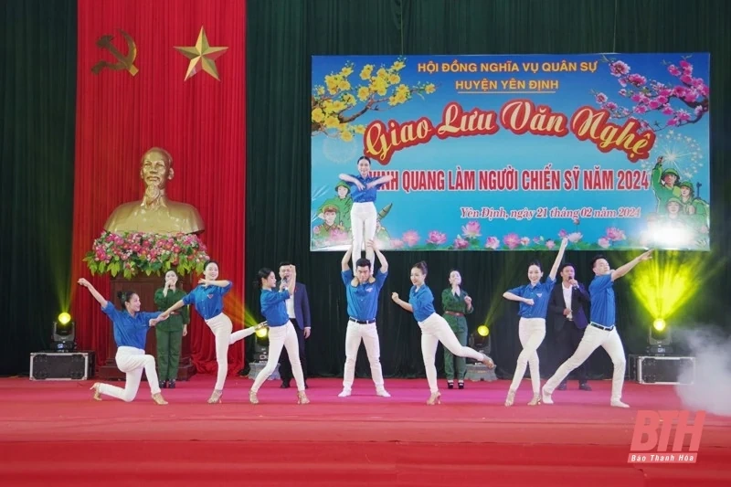Yên Định: Giao lưu văn nghệ “Vinh quang làm người chiến sỹ”