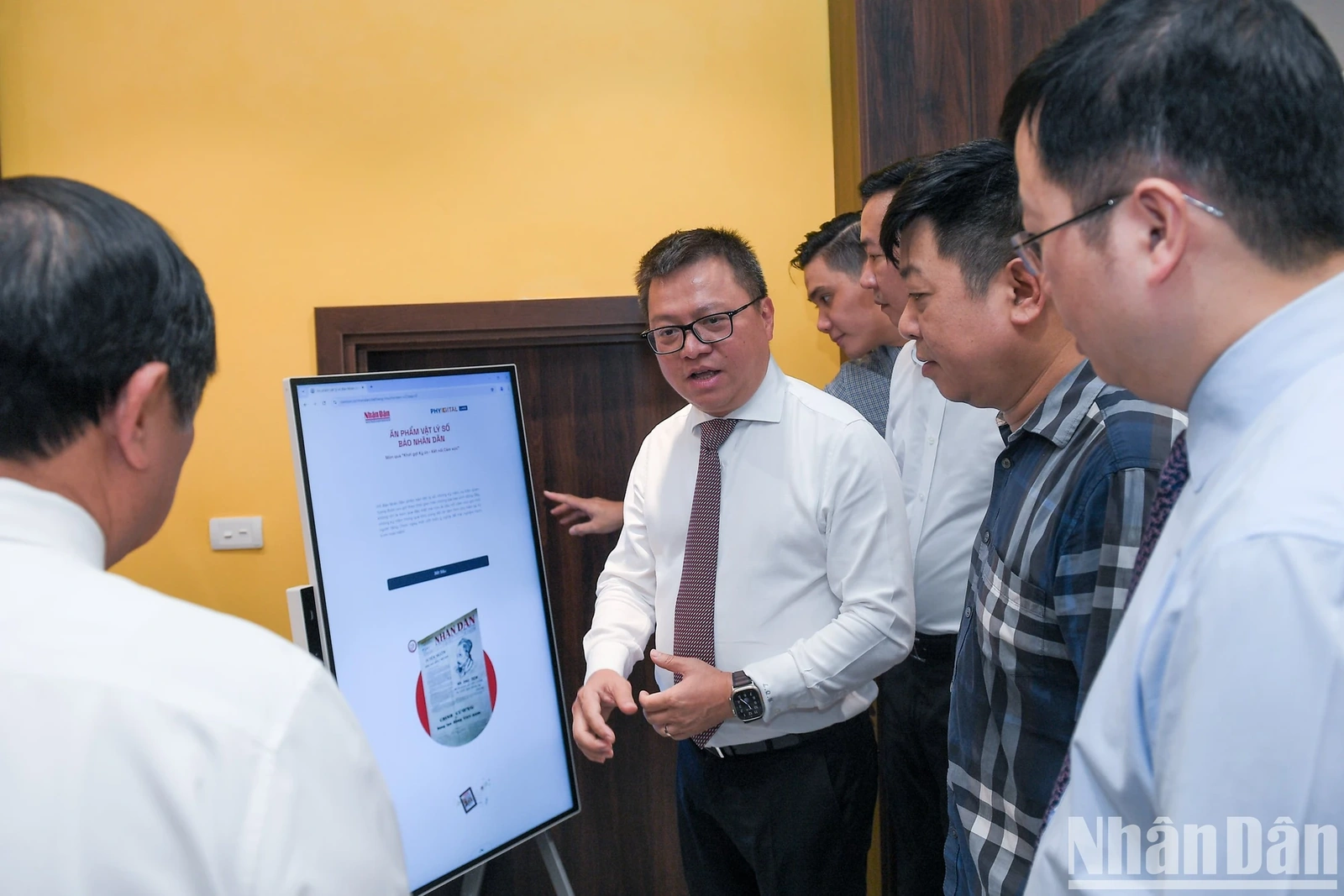 Ra mắt Không gian trưng bày, trải nghiệm và giới thiệu sản phẩm Báo Nhân Dân