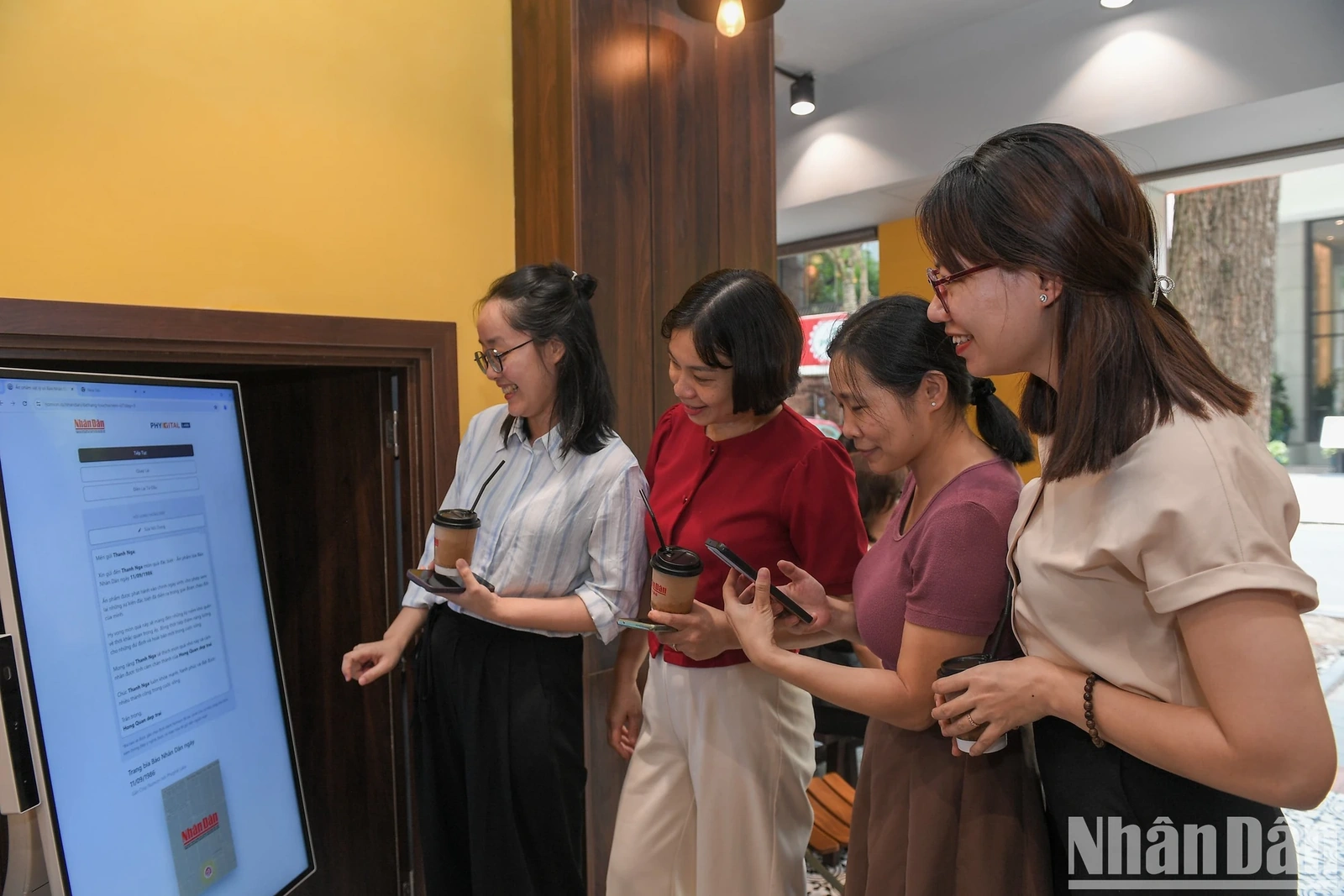 Ra mắt Không gian trưng bày, trải nghiệm và giới thiệu sản phẩm Báo Nhân Dân