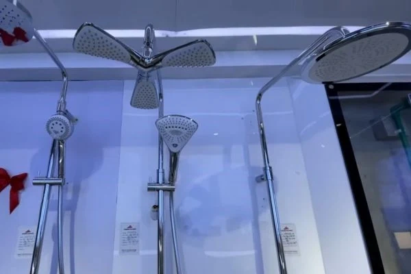 Vòi hoa sen INAX: Kết hợp công nghệ hiện đại và thiết kế tinh tế