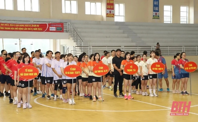 Hơn 100 VĐV tham gia Giải bóng chuyền hơi ngành Hải quan