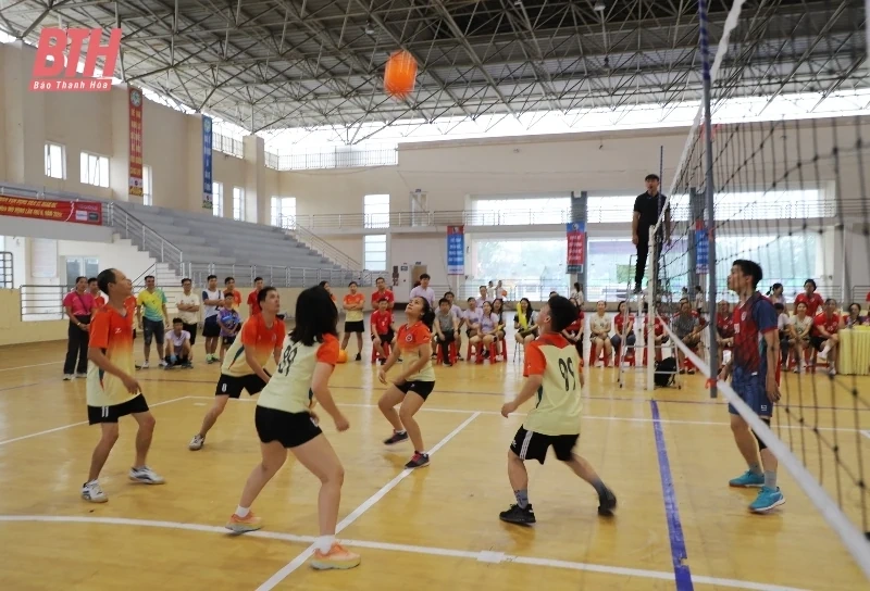 Hơn 100 VĐV tham gia Giải bóng chuyền hơi ngành Hải quan