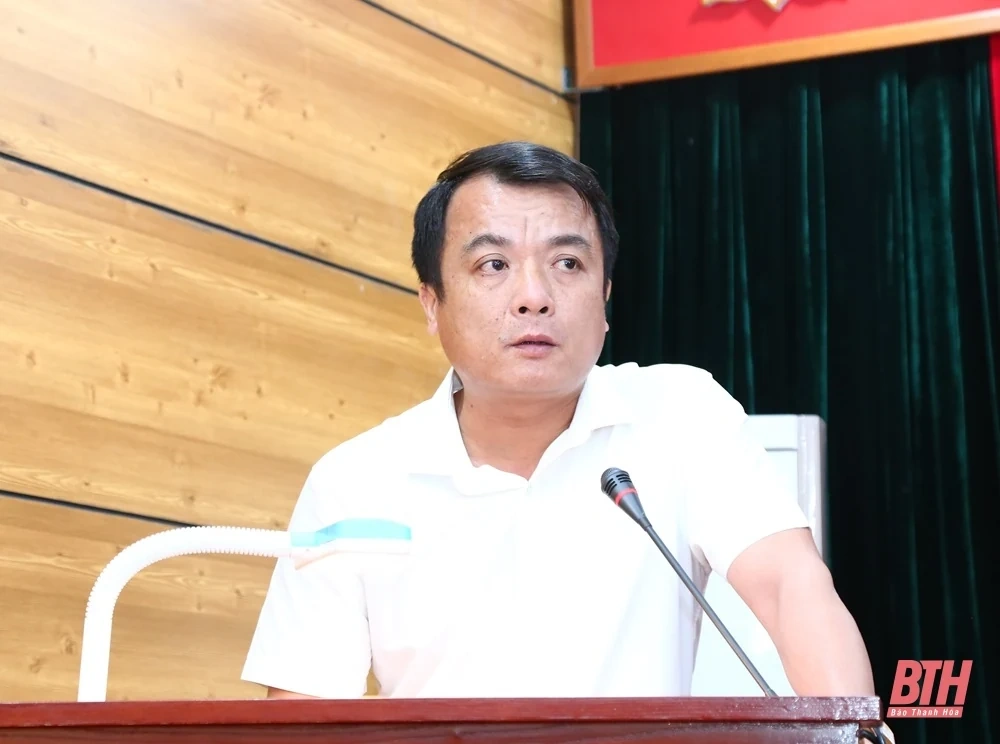 Phó Bí thư Thường trực Tỉnh ủy, Trưởng Đoàn ĐBQH tỉnh Lại Thế Nguyên tiếp xúc cử tri huyện Ngọc Lặc